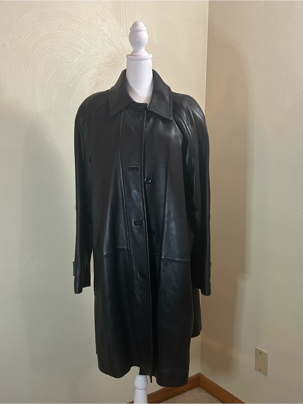 Valerie Stevens Black Leather Trench Coat Button Up w/ Pockets Approx Size Large